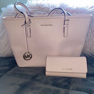 Authentic Michael Kors Light Pink Tote&Wallet Set